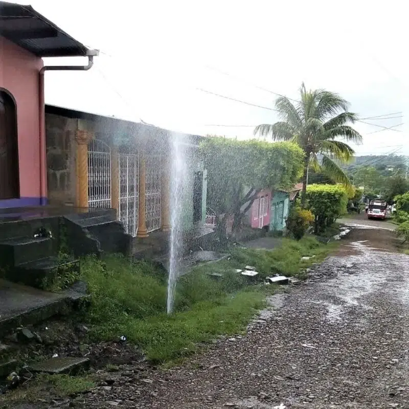 Algunas personas que habitan en barrios de Camoapa han informado sobre daños en tuberías y eso ocasiona que el servicio no llegue a otros sectores de la ciudad.