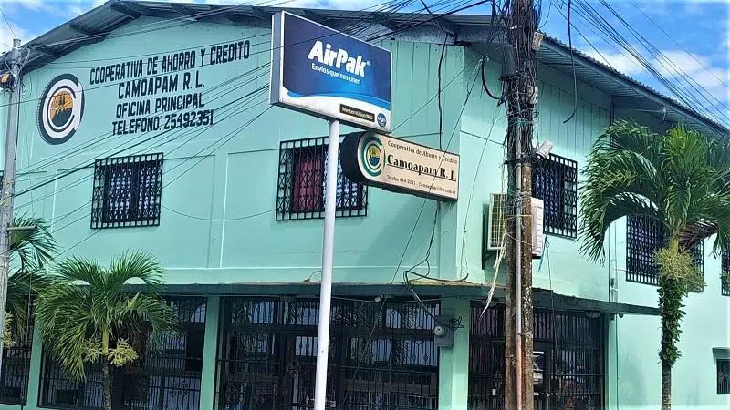 La Cooperativa de Ahorro y Crédito Camoapam R.L., ofrece los servicios de ahorro, préstamos, retiro de remesas, entre otros.