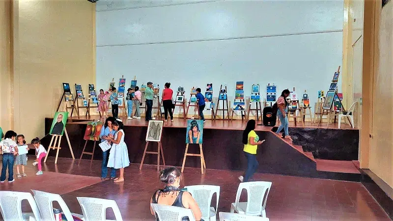 Unos 27 niños y niñas mostraron sus trabajos de pintura en el auditorio de la Cooperativa de Ahorro y Crédito Camoapam R.L.