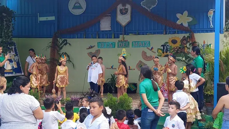 Centros escolares de Camoapa realizan feria gastronómica por el día del maíz