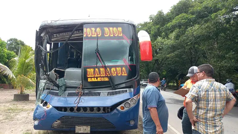 Triple colisión cerca de Juigalpa dejó daños materiales