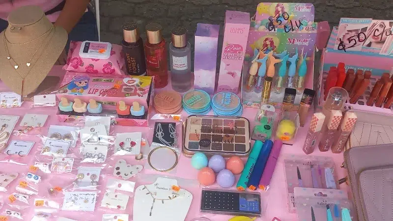 La joven Yubelcka Obando emprendedora de artesanías en Juigalpa aspira seguir creciendo
