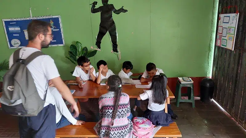 Hogar Luceros del Amanecer brindará atención a escuela de la comunidad de Salinas