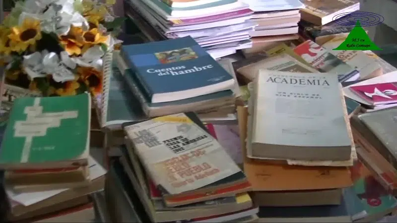 En enero del 2014, Radio Camoapa donó a la biblioteca municipal, Hernán Robleto Huete más de 200 libros. Los mismos fueron conseguidos por la licenciada Wendy Quintero gracias a la gestión que hizo con la escritora Gioconda Belli, poeta y novelista nicaragüense.