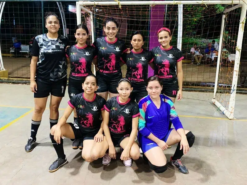 Jóvenes deportistas de la localidad se integran al equipo femenino de fútbol sala