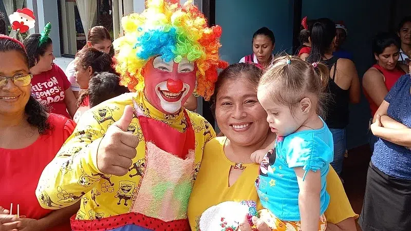 Niñas y niños del Centro Teletón Juigalpa recibieron sus navidades