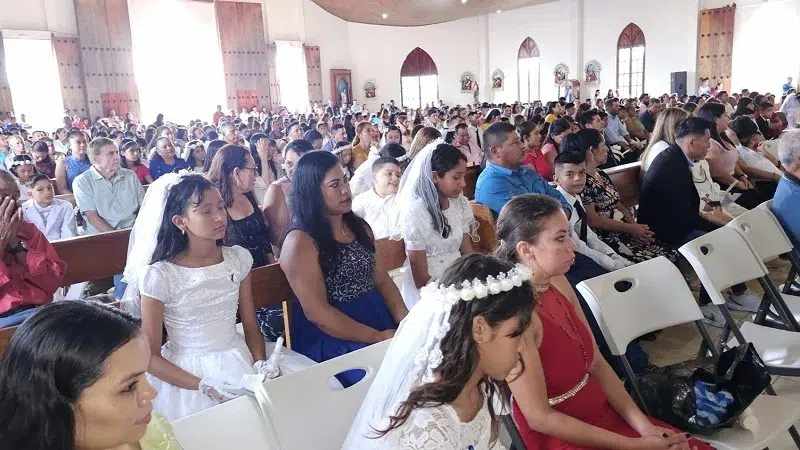 Más de doscientos niños y niñas de Camoapa recibieron su primera comunión