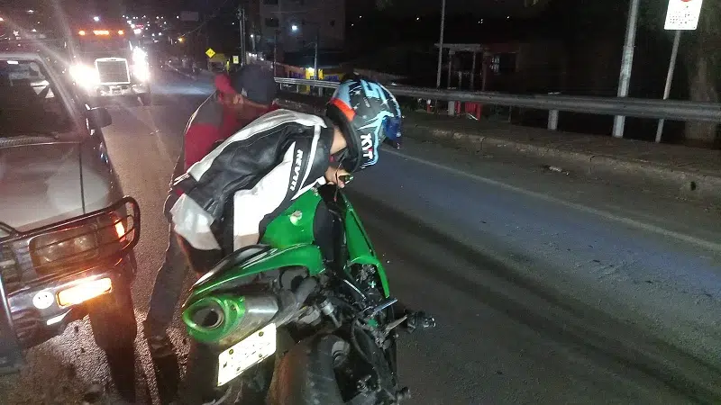 Motociclista impacta contra camioneta cerca de los semáforos del cementerio de Juigalpa