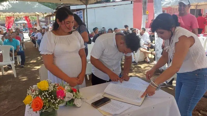 Hermanas de Villa El Carmen cumplieron idea de casarse el 14 de febrero