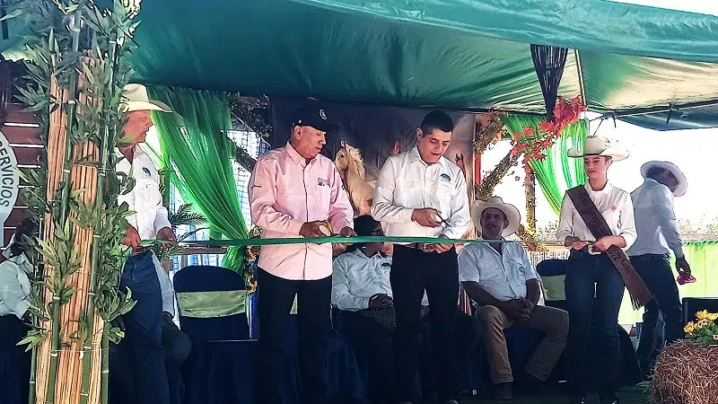Inauguran en Santo Tomás la Feria Nacional Agropecuaria “Ríos de Leche”