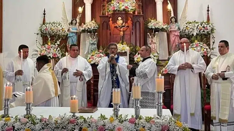 Feligreses de Comalapa participan en misa solemne de la virgen de Candelaria