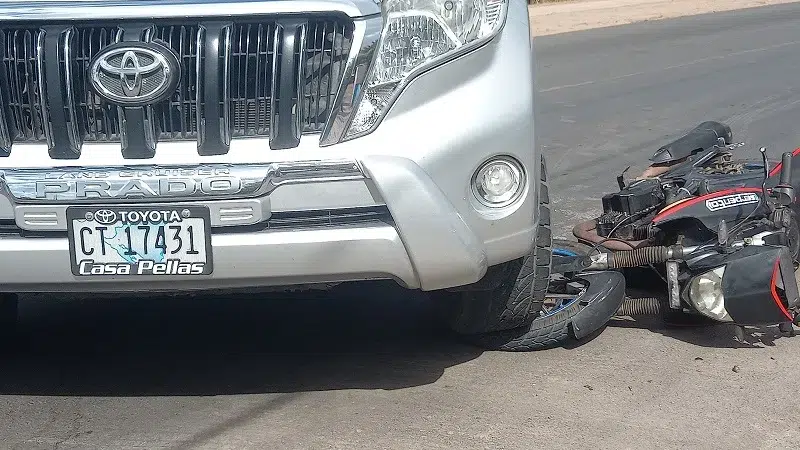 Motociclista se estrella contra camioneta en Juigalpa