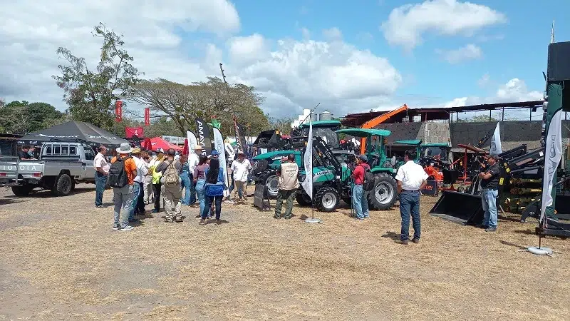 Venta de maquinaria y productos agrícolas en la 19° Feria Nacional Agropecuaria “Ríos de Leche” en Santo Tomás, Chontales