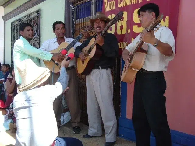 Agrupación musical Los Hermanos López. Archivo