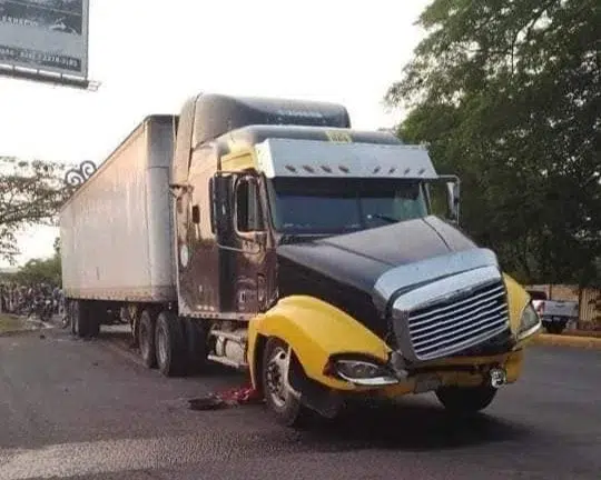 Furgón Freightliner con placa guatemalteca