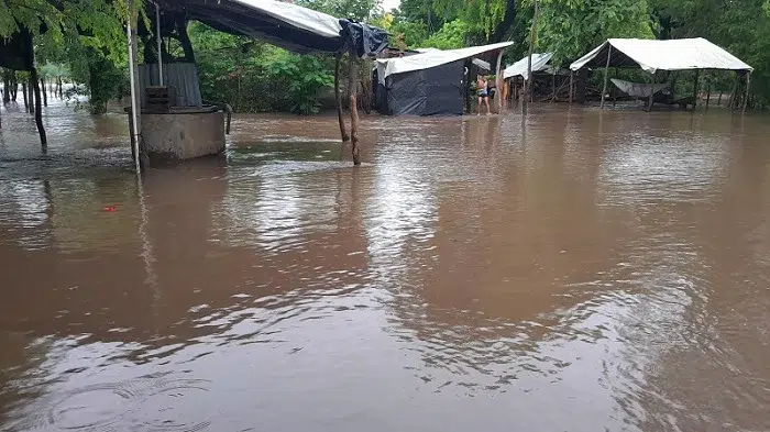 120 familias de diferentes comunidades de San Lorenzo-Boaco afectadas por las lluvias