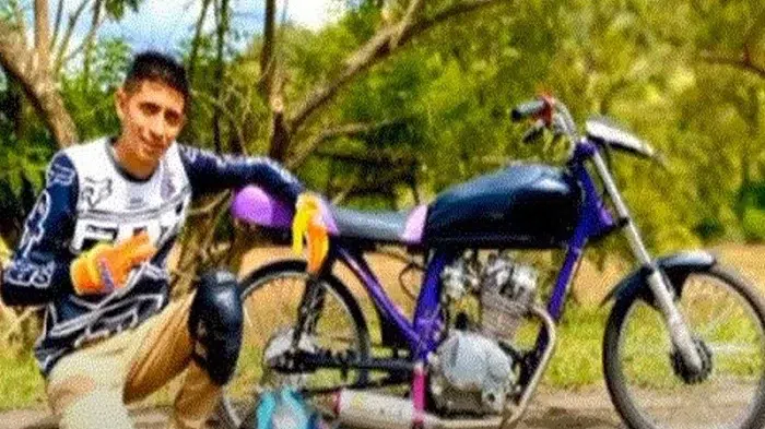 Joven muere al estrellarse su moto con un camión estacionado