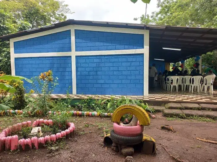 Mejoramiento de las Escuelas Isaac D’Leo Rivas, ubicada en la comarca San Ramón y la Ernesto Che Guevara, del barrio que lleva el mismo nombre.