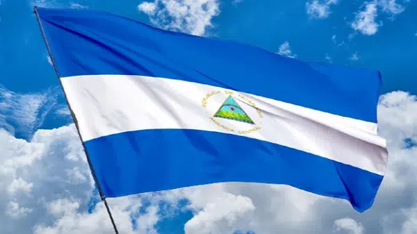 La bandera nacional: símbolo de orgullo y controversia en Nicaragua