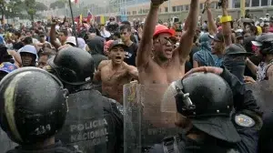 Estallan protestas contra la reelección de Maduro en Barriadas, Caracas