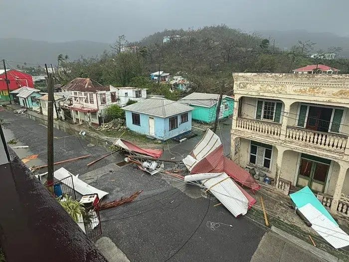 El huracán Beryl recuperó fuerza hasta convertirse en un huracán de categoría 4 mientras se acerca al sureste del Caribe, alimentado por temperaturas más cálidas en el agua.