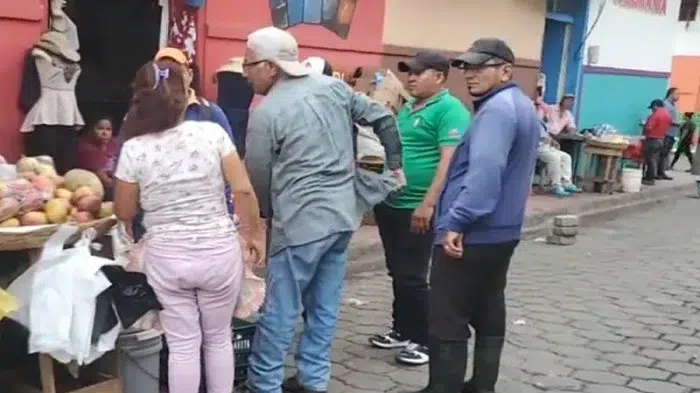 Ordenan el comercio que había llenado calles y aceras de Juigalpa con mercaderías