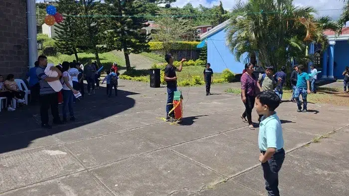 Actividades recreativas con la niñez de la Parroquia Medalla Milagrosa