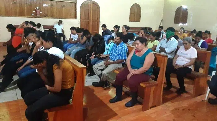 Los Delegados de la Palabra de Dios y catequistas son clave en la formación espiritual y catequética de la comunidad, guiando la vivencia de la fe y promoviendo la cohesión a través de actividades y celebraciones litúrgicas. Su labor fortalece el compromiso y el crecimiento espiritual de los fieles.