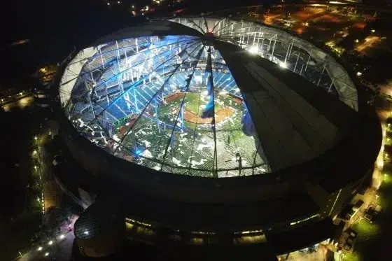 La fuerza de los Vientos del Huracán Milton arrasó con el techo del estadio de los Tampa Bay Rays, estadio que había sido destinado para refugiar a los damnificados. Fotos: Redes Sociales