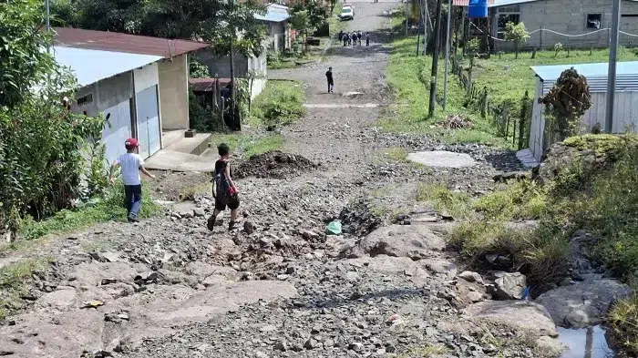 La Alcaldía de Camoapa anunció la mejora de calles de macadán en el barrio Pedro Joaquín Chamorro para facilitar la movilidad y el desarrollo en el casco urbano.