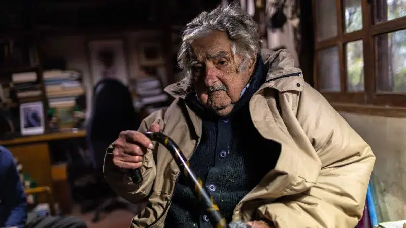 Expresidente uruguayo José Mujica anuncia retiro por cáncer terminal