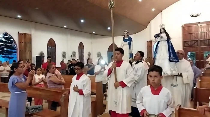 Mayo mes para honrar a María, invitan a rezar el rosario