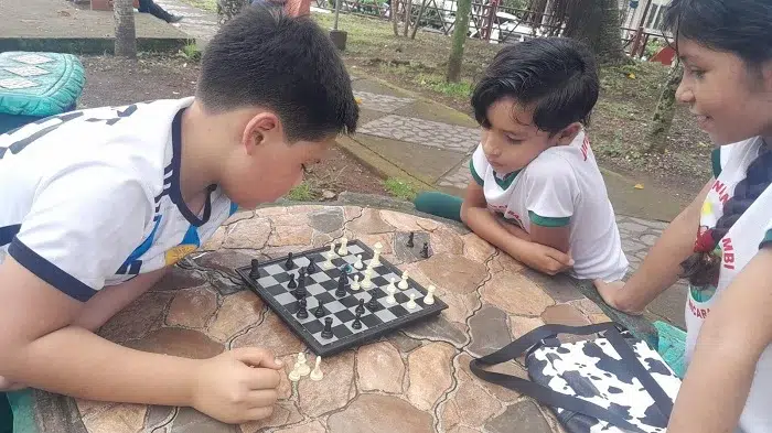 Concluyen clases con juegos y pijamada en centro escolar de Camoapa