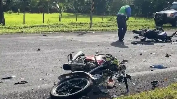 Dos muertos y una mujer herida en accidente de motocicletas en Juigalpa