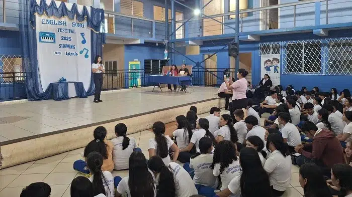Estudiantes de Camoapa practican el inglés con canto, ferias y nuevas estrategias educativas