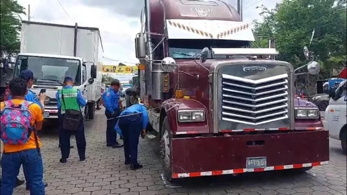 Guarda de seguridad muere atropellado por una rastra en Managua