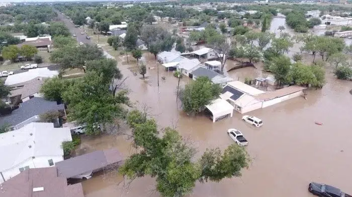 Inundaciones en Texas dejan al menos 27 personas fallecidas