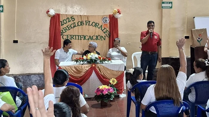 Acto de entrega de certificados y premios a quienes participaron en lacuarta feria de emprendedores de la Cooperativa de Ahorro y Crédito Camoapam R.L