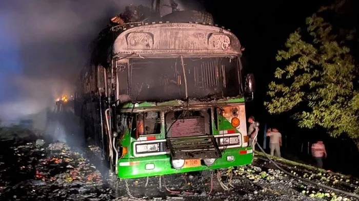 Bus de la ruta Managua–Waspam se incendia y deja una víctima mortal en Teustepe