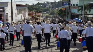 Estudiantes de Camoapa afinan detalles para participar en los desfiles escolares patrios