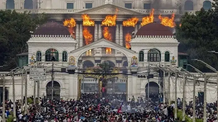 Crisis en Nepal, violencia, renuncia y llamado al diálogo