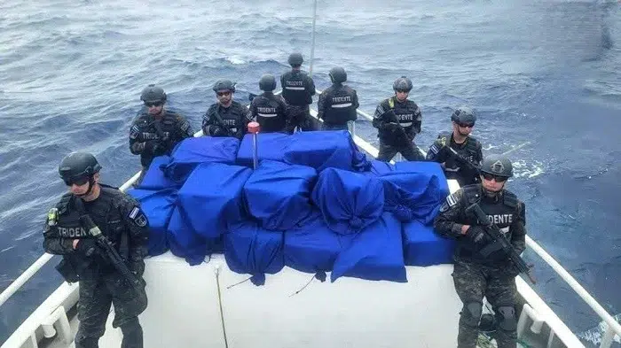 Marina Nacional de El Salvador incauta cocaína valorada en 35 millones