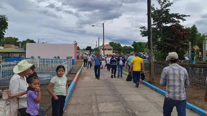 En Camoapa honran a sus difuntos con flores, oraciones y fe