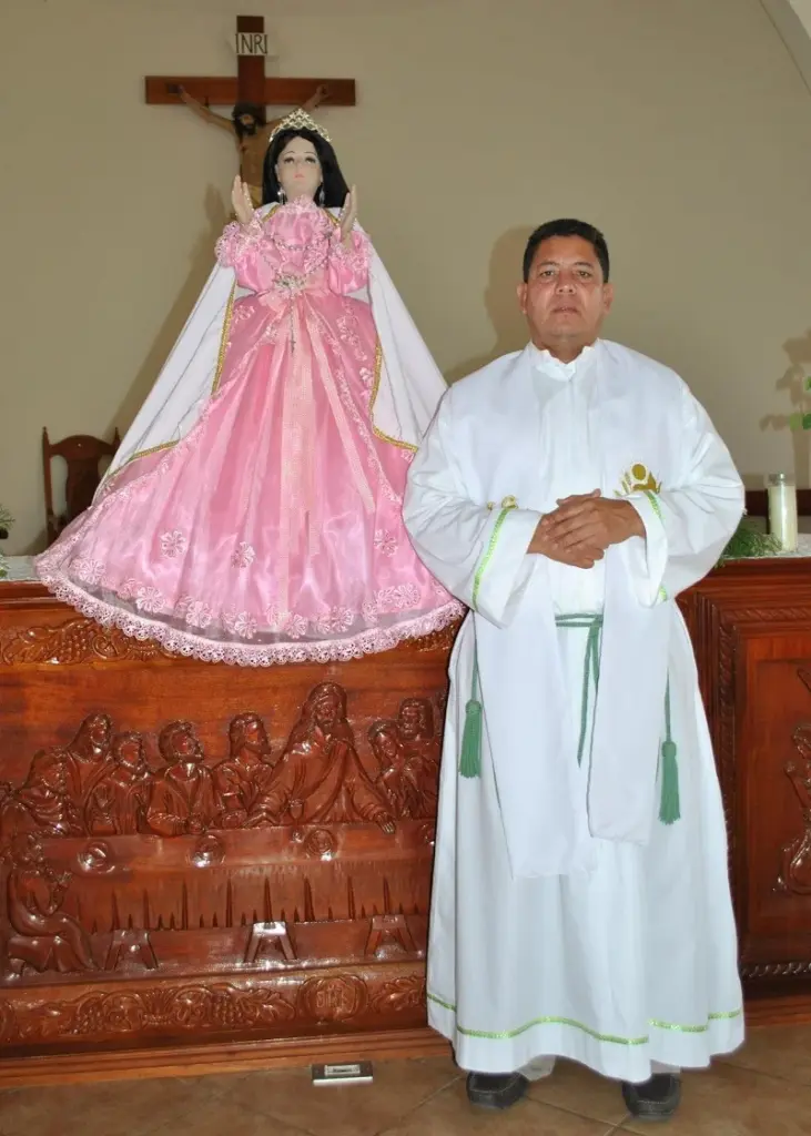 La imagen de María de los Milagros fue entronizada oficialmente en la Parroquia Medalla Milagrosa de Camoapa el 8 de enero de 2012. El padre a cargo de la parroquia durante este importante acontecimiento fue el presbítero Jimmy Ortega.