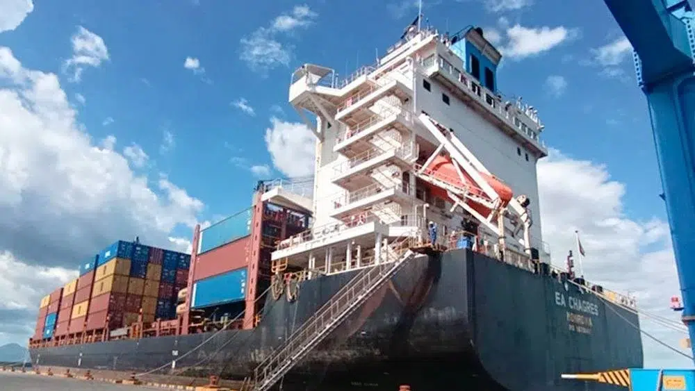 Fuerza Naval mantiene suspendida la navegación en el Caribe por onda tropical 13
