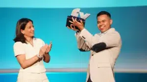 Periodista nicaragüense William González recibe Premio Nacional de Periodismo en España