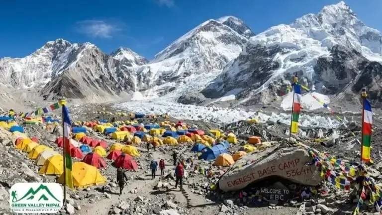 Monte Everest enfrenta creciente desafío por la contaminación