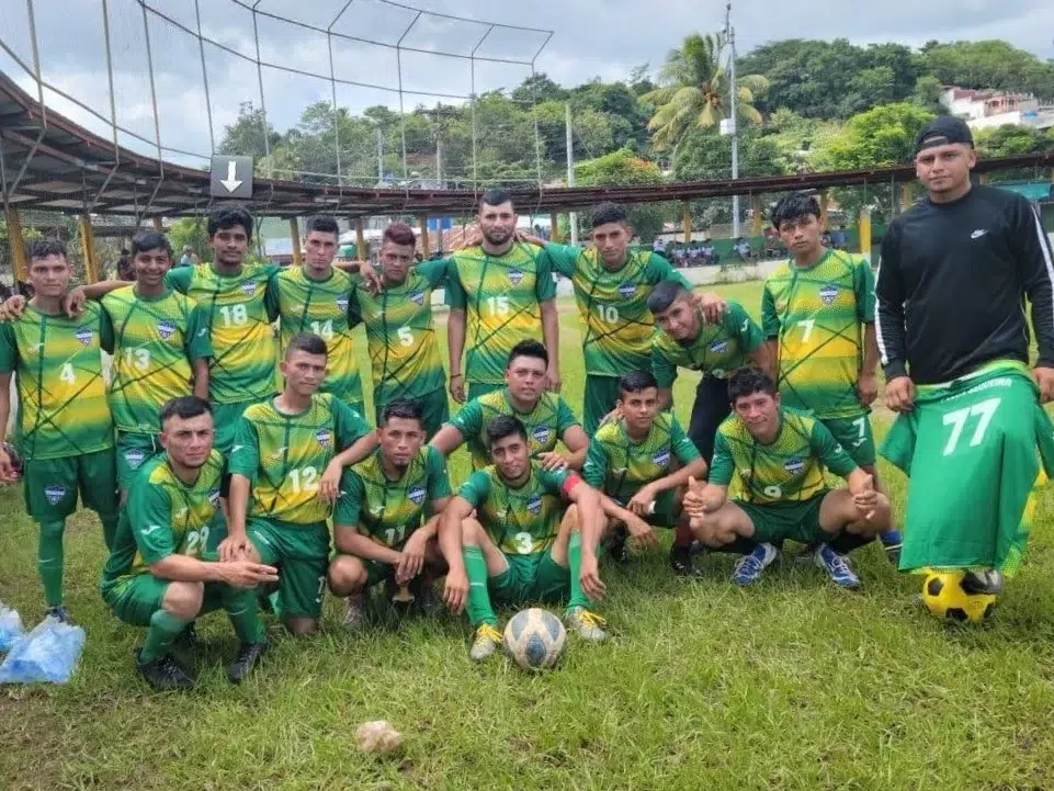 El joven Yerling Antonio Hernández Martínez participó en varias ocasiones en los torneos de fútbol campesino organizados en la ciudad de Camoapa, donde representó con a su comunidad.